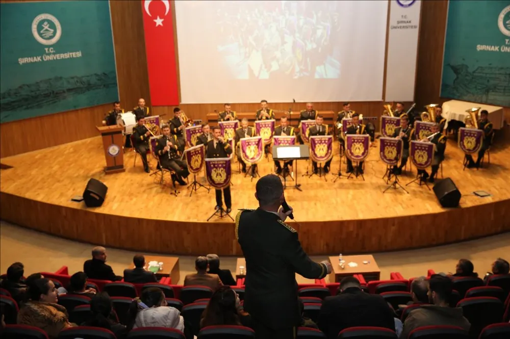 ÜNİVERSİTE RENKLİ KONSERLERE EV SAHİPLİĞİ YAPIYOR
