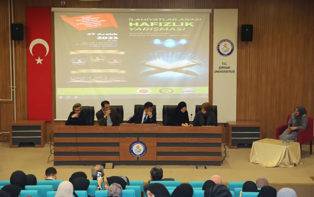 ŞÜ’DE İLAHİYATLAR ARASI HAFIZLIK YARIŞMASINDA KADIN HAFIZLAR YARIŞTI