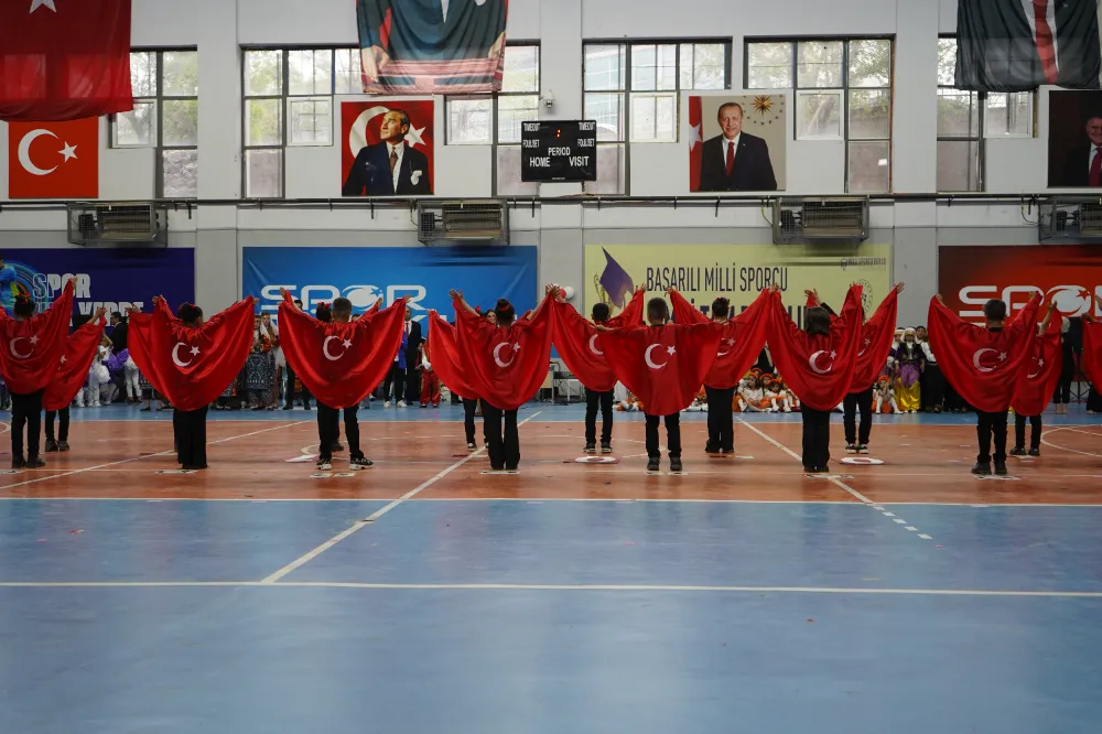 ŞIRNAK’TA 23 NİSAN COŞKU İLE KUTLANDI, ÖĞRENCİLER DOYASIYA EĞLENDİ
