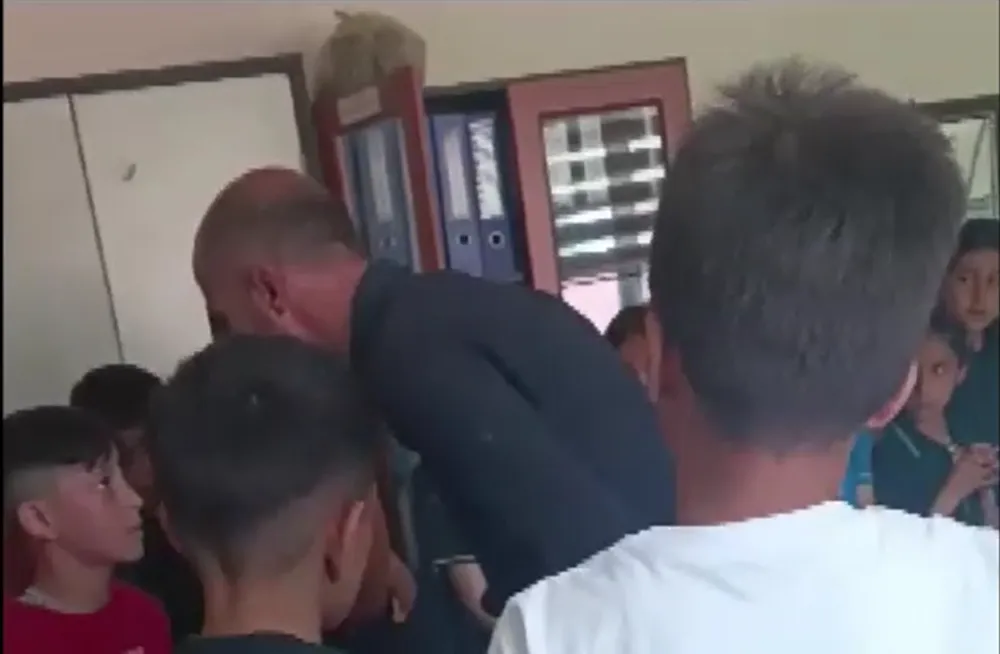 ŞIRNAK’TA ÖĞRENCİLERE SIRA DAYAĞI KAMERADA