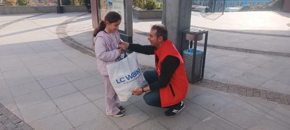 BİTLİS VAKIFLAR BÖLGE MÜDÜRLÜĞÜ’NDEN ÇOCUKLA BAYRAM SEVİNCİ